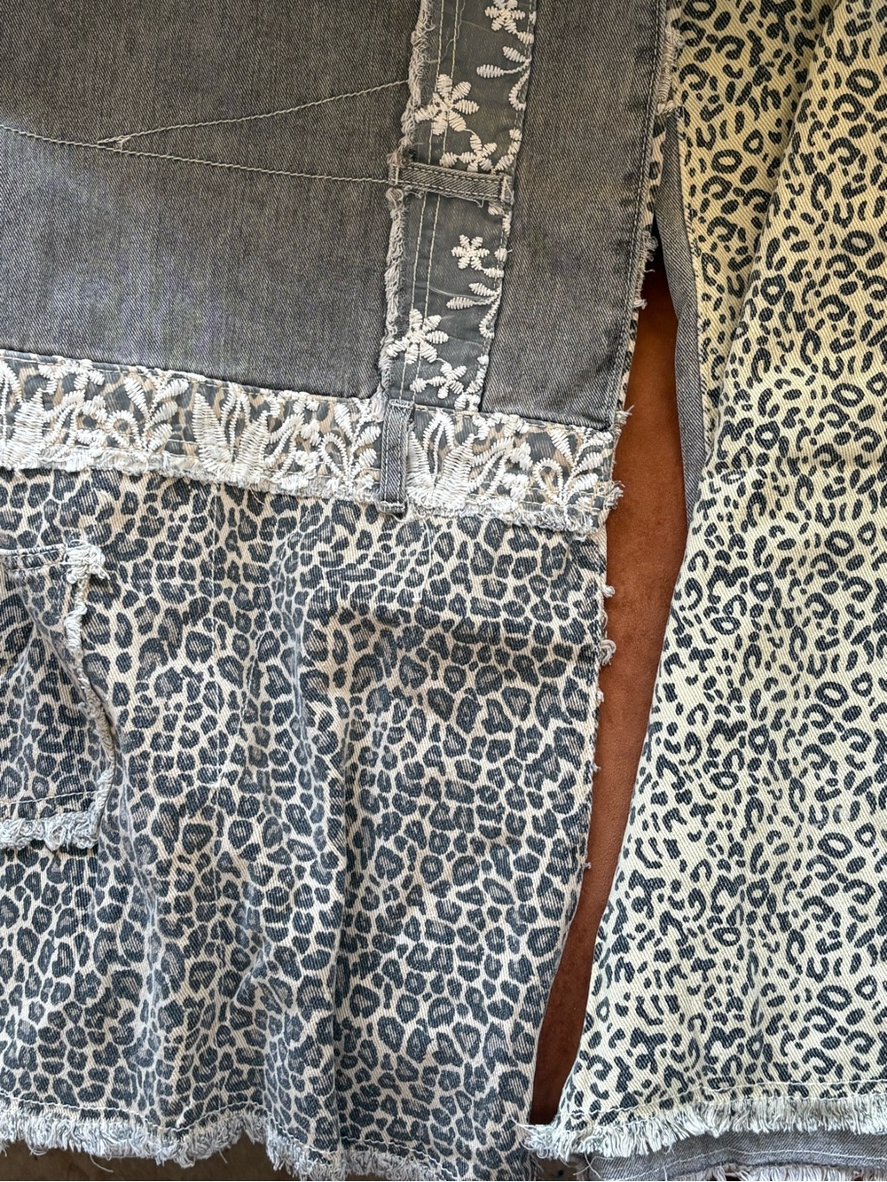POL Mixed-Print Patchwork Wide-Leg Pants in Gray and Cream - Picture 5 of 8